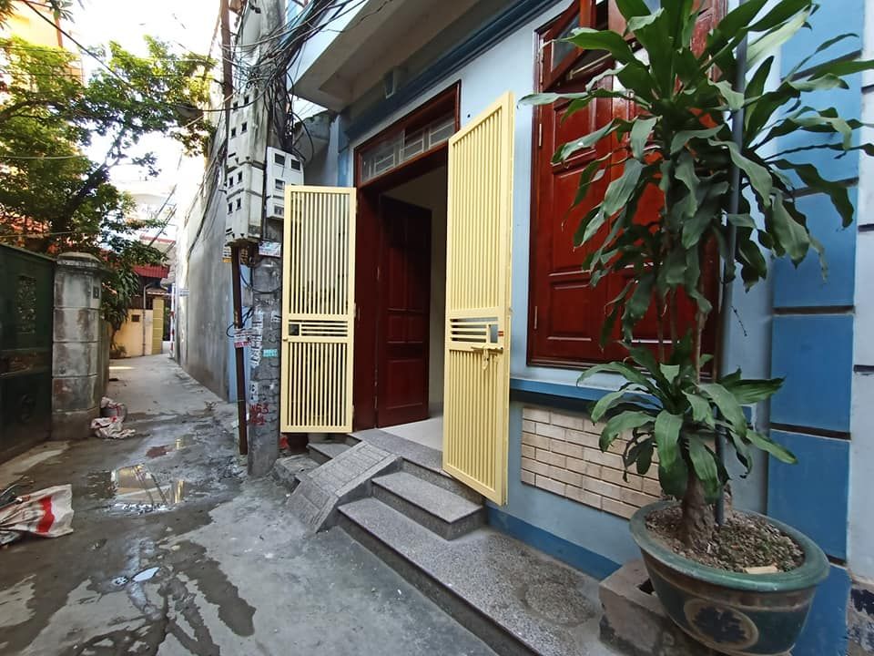 Bán nhà đẹp Hoàng Quốc Việt, ngõ thông rộng, vp công ty, 44mx5T, MT 3.8m, giá 3.5tỷ