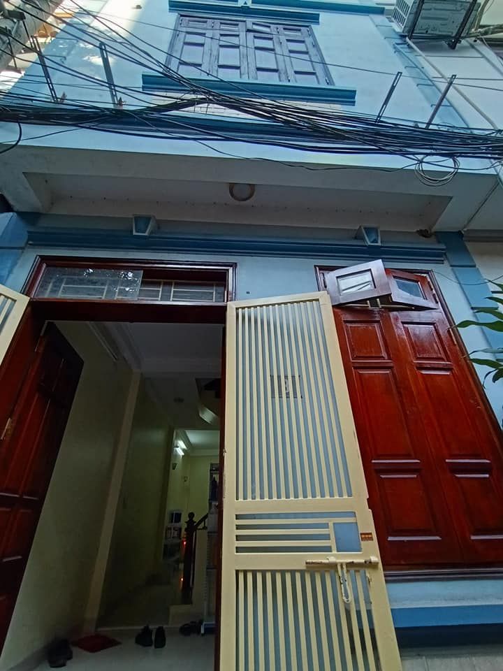 Bán nhà đẹp Hoàng Quốc Việt, ngõ thông rộng, vp công ty, 44mx5T, MT 3.8m, giá 3.5tỷ