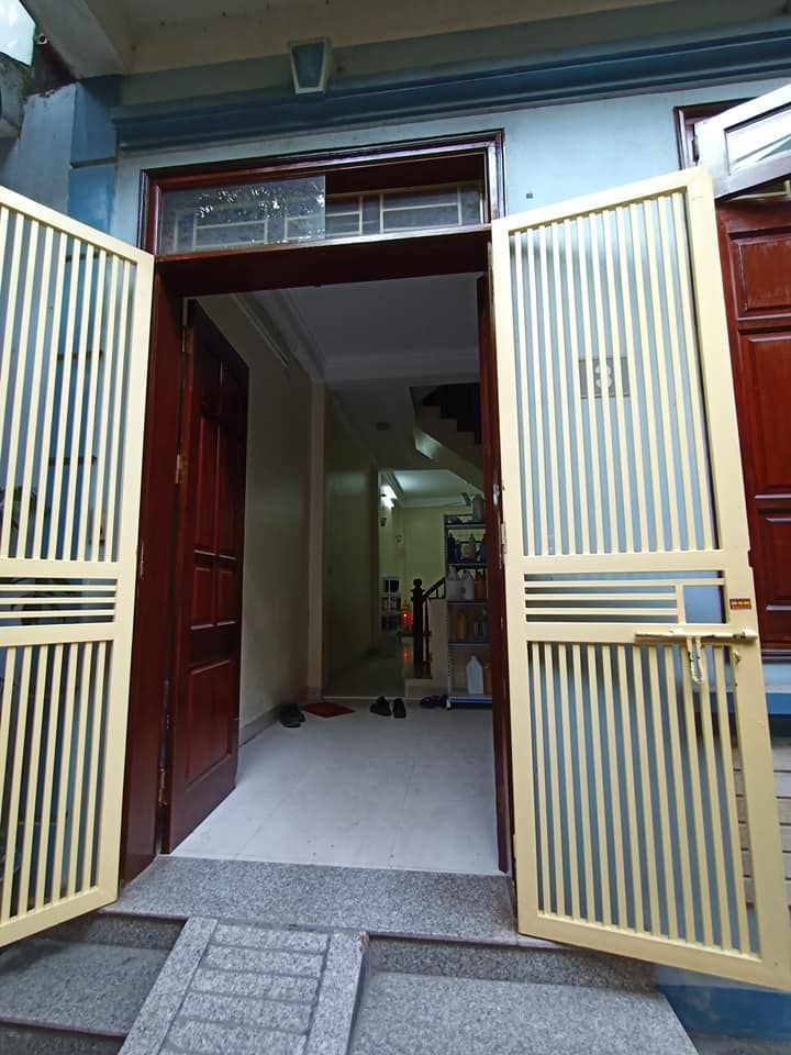 Bán nhà đẹp Hoàng Quốc Việt, ngõ thông rộng, vp công ty, 44mx5T, MT 3.8m, giá 3.5tỷ