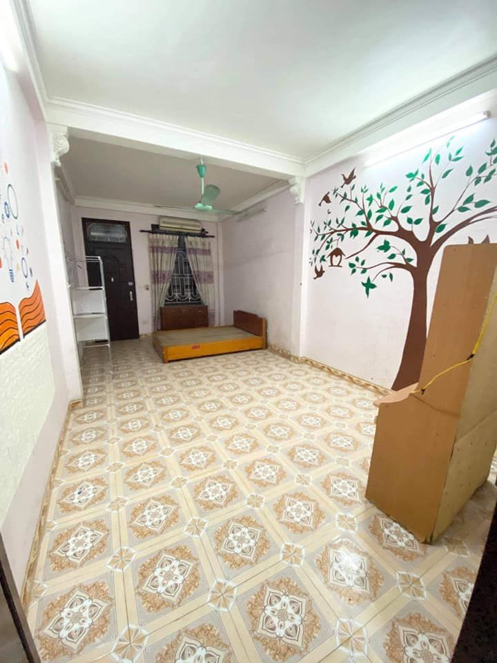 Cho thuê nhà 5 tầng, TDT 250 m2, ngõ 255 ngách 45 số nhà 8 đường Lĩnh Nam, quận Hoàng Mai, Hà Nội