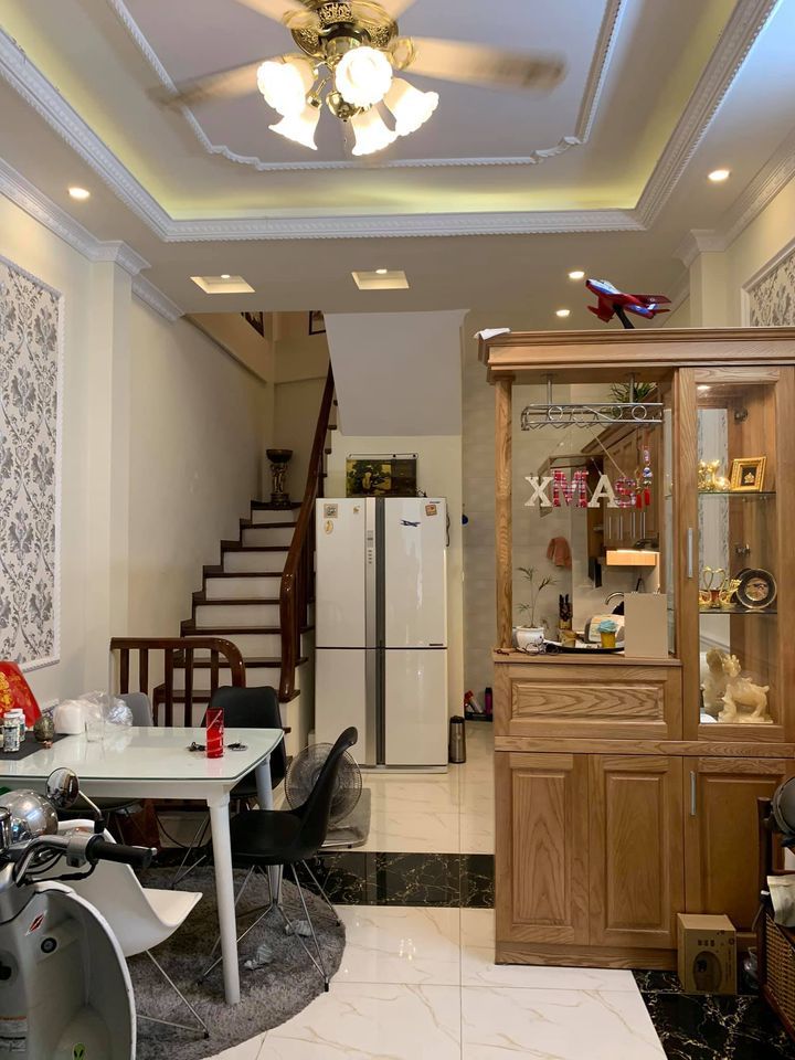 Cần bán nhà Đào Tấn 35m2*5 Tầng Nhà nằm ở vị trí cực đẹp, Trung Tâm Ba Đình - Ngõ xe 3 gác đỗ cửa