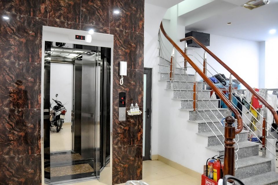 BÁN GẤP NHÀ PHỐ LÊ THANH NGHỊ Ở VÀ KINH DOANH CHỈ 18 TỶ