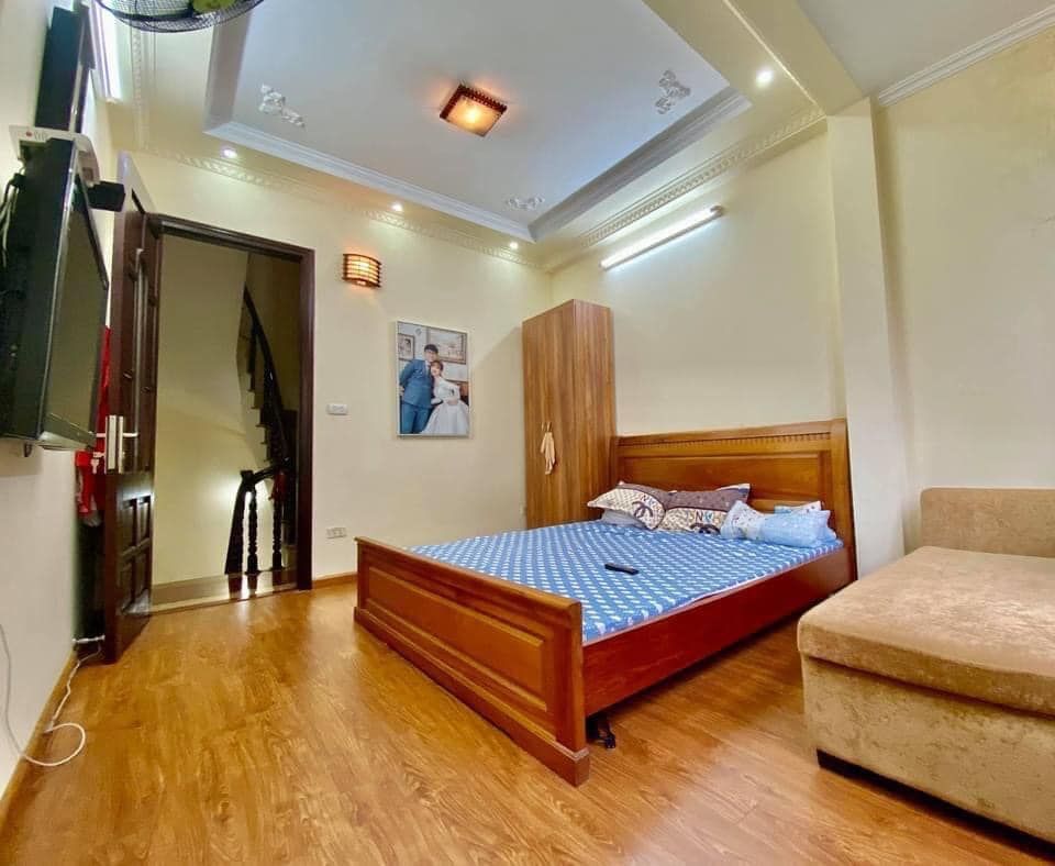 Chính chủ bán nhà Phố Nguyễn Trai, nhà mơi đẹp, lô góc 3 mặt thoáng, kinh doanh gần phố