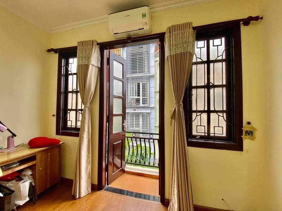 Chính chủ bán nhà Phố Nguyễn Trai, nhà mơi đẹp, lô góc 3 mặt thoáng, kinh doanh gần phố