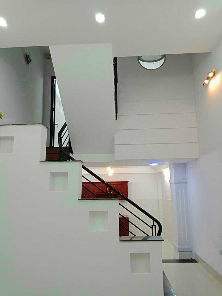 BÁN NHÀ PHƯỜNG 7 BÌNH THẠNH DT: 4 x 11 vuông vức không lộ giới, 1 Trệt, 3 lầu đúc. 5 pn 6wc