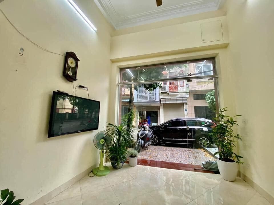 Chính chủ bán nhà Phố Nguyễn Trai, nhà mơi đẹp, lô góc 3 mặt thoáng, kinh doanh gần phố