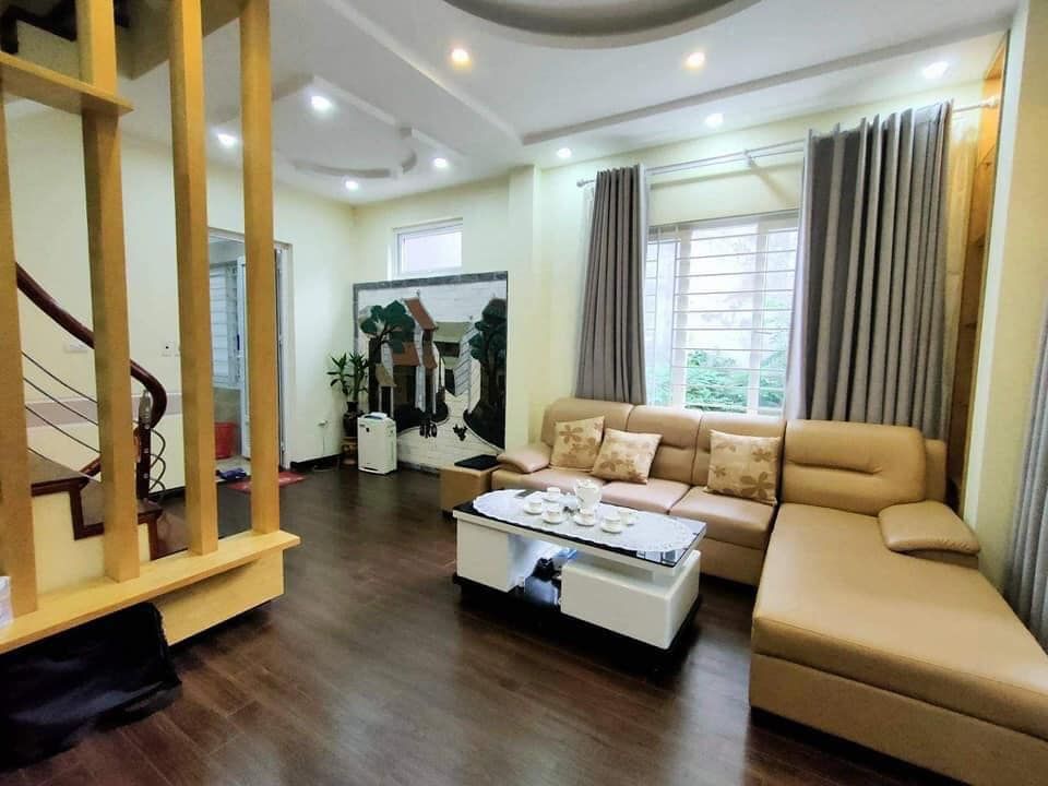Chính chủ bán nhà Phố Nguyễn Trai, nhà mơi đẹp, lô góc 3 mặt thoáng, kinh doanh gần phố