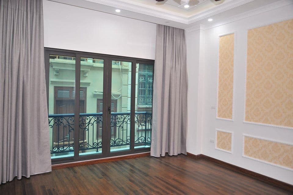 Bán nhà ngõ 2 Phạm Văn Đồng. Diện tích 38m2 x 5 tầng, mặt tiền 4.2m. Nhà thiết kế đẹp rất hợp lý.