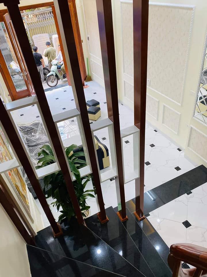 Bán nhà Tân Mai, ngõ thông - ô tô đỗ cửa - kinh doanh nhỏ.