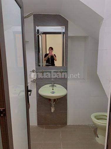 Cho thuê nhà mặt ngõ 52 Phúc Xá, Ba Đình, Hà Nội, Nhà cách đường ôtô 10m diện tích 40 m2x3 tầng