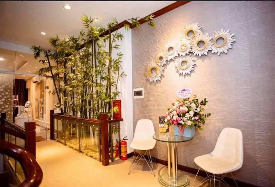 Bánp Nhà Mặt Phố Vũ Phạm Hàm Kinh Doanh S= 173m2 , 5 tang Biệt thự giữa lòng trung tâm thành phố.