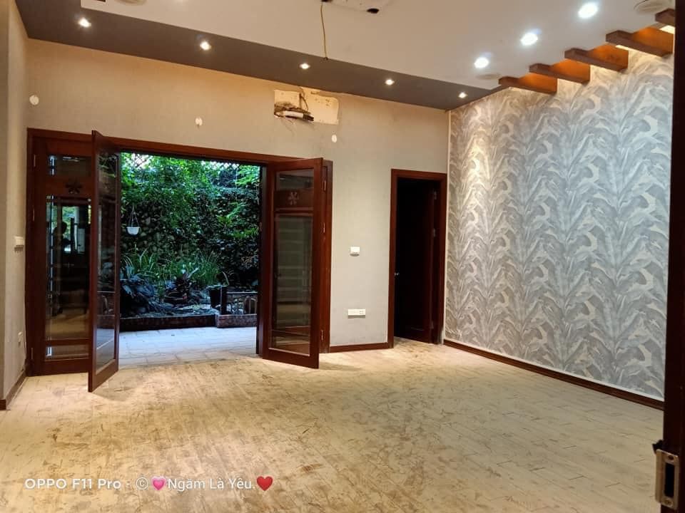 Bánp Nhà Mặt Phố Vũ Phạm Hàm Kinh Doanh S= 173m2 , 5 tang Biệt thự giữa lòng trung tâm thành phố.