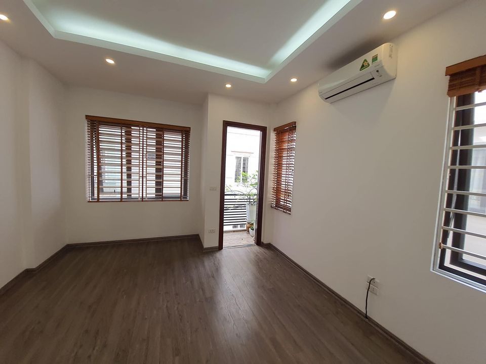 CÁN BỘ QUẬN BÁN NHÀ LONG BIÊN- LÔ GÓC- NGÕ THÔNG - GẦN NHÀ NGOẠI HOÀNG BÁCH