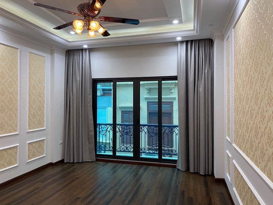 Bán nhà ngõ 2 Phạm Văn Đồng. Diện tích 38m2 x 5 tầng, mặt tiền 4.2m. Nhà thiết kế đẹp rất hợp lý.