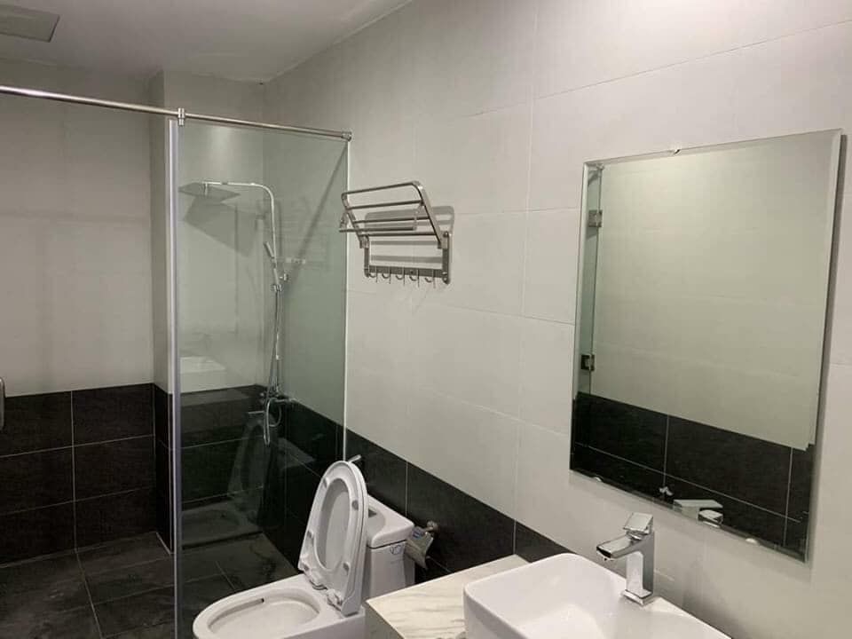 Bán nhà ngõ 2 Phạm Văn Đồng. Diện tích 38m2 x 5 tầng, mặt tiền 4.2m. Nhà thiết kế đẹp rất hợp lý.