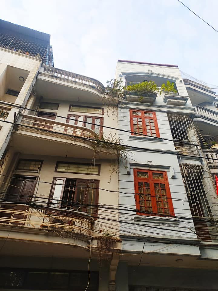 Cho thuê nhà 3,5 tầng ngõ 383 tam trinh 3PN rộng rãi tầng 1 là 33 m2, tầng 2,3 là 40 m2/tầng.