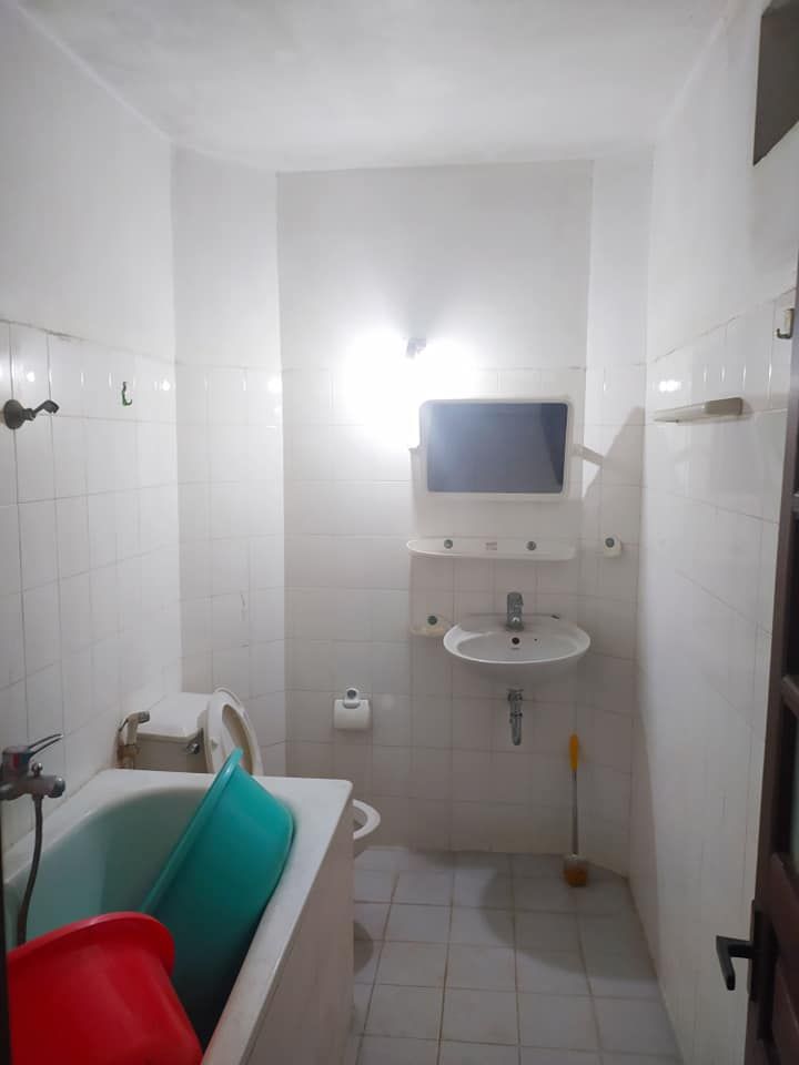 Cho thuê nhà 3,5 tầng ngõ 383 tam trinh 3PN rộng rãi tầng 1 là 33 m2, tầng 2,3 là 40 m2/tầng.