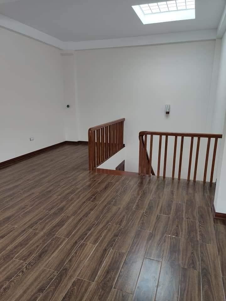 Bán nhà Hoàng Hoa Thám- ô tô vào nhà-63m x 5 tầng. Giá chỉ 6.2 tỷ