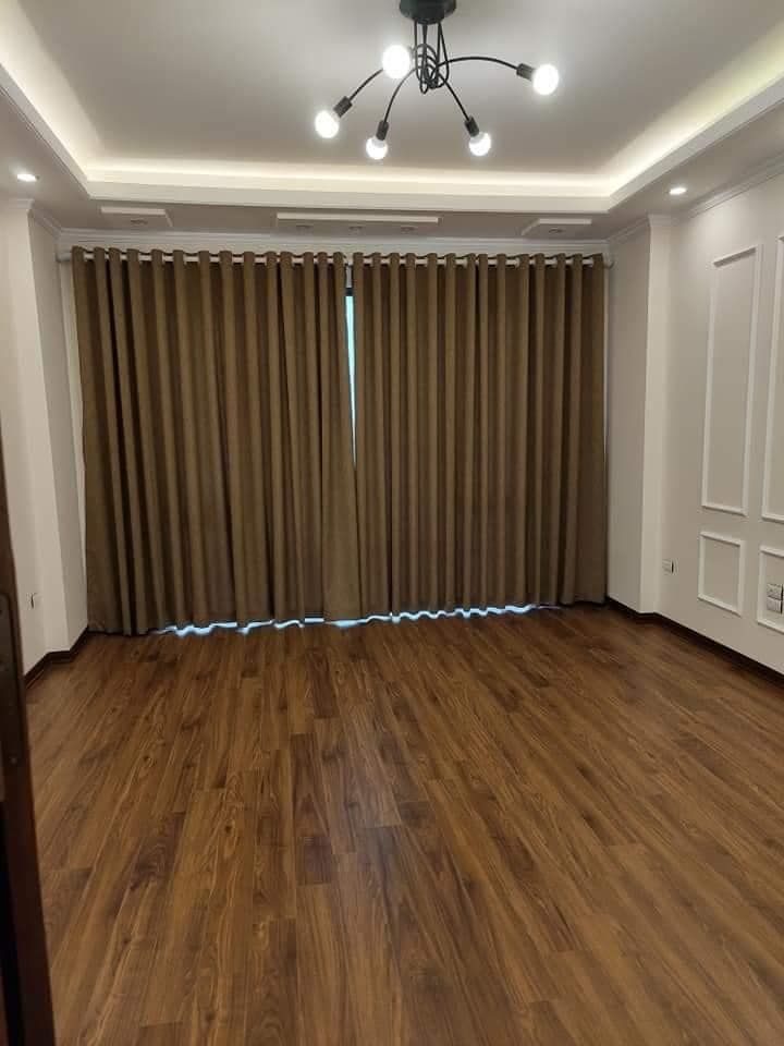 Bán nhà Hoàng Hoa Thám- ô tô vào nhà-63m x 5 tầng. Giá chỉ 6.2 tỷ