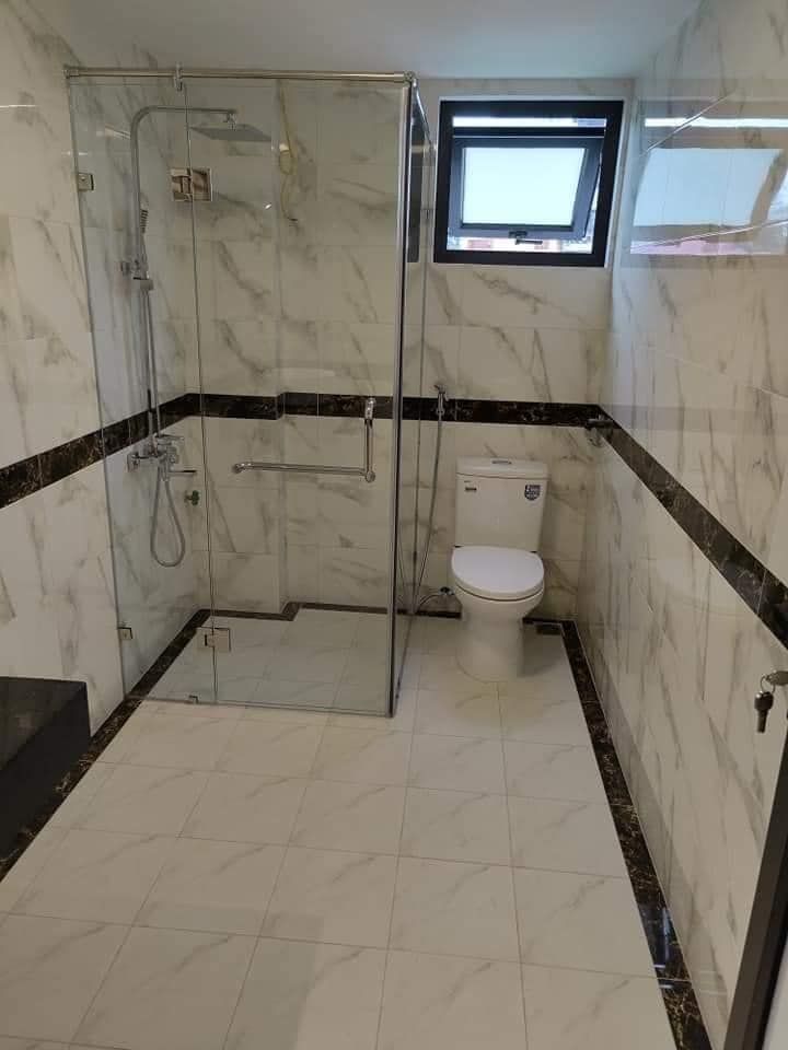 Bán nhà Hoàng Hoa Thám- ô tô vào nhà-63m x 5 tầng. Giá chỉ 6.2 tỷ