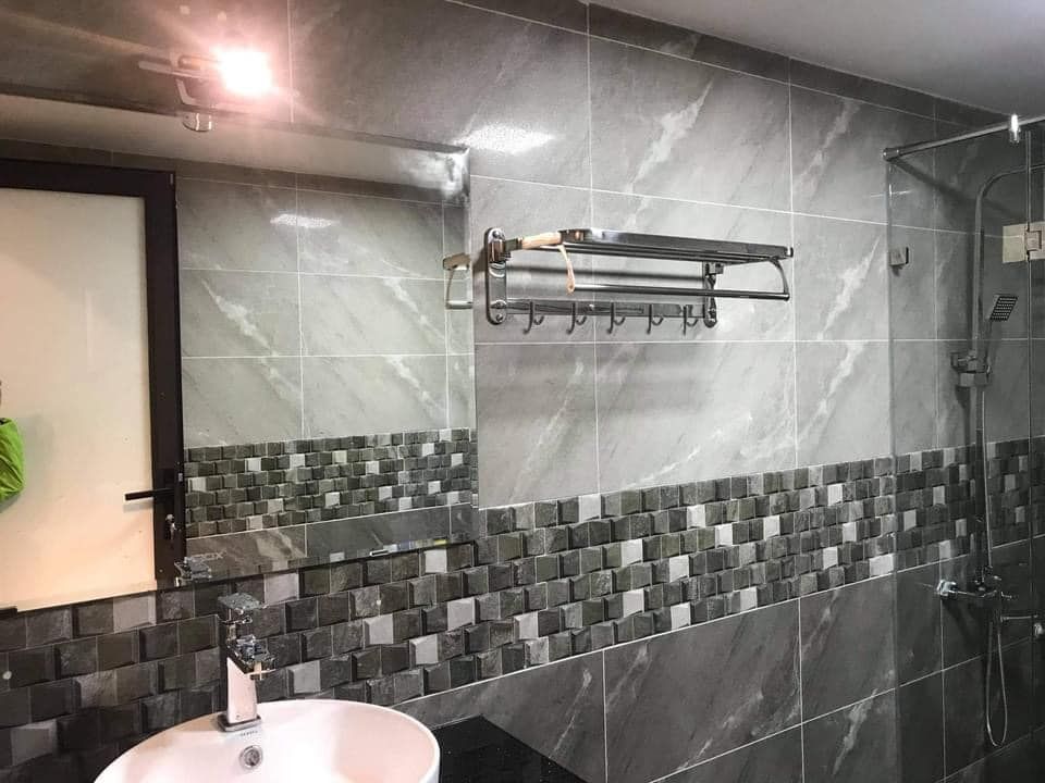 Bán nhà Hoàng Hoa Thám- ô tô vào nhà-63m x 5 tầng. Giá chỉ 6.2 tỷ