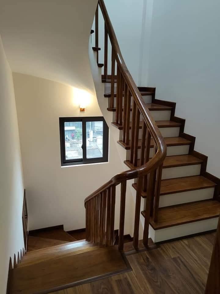 Bán nhà Hoàng Hoa Thám- ô tô vào nhà-63m x 5 tầng. Giá chỉ 6.2 tỷ