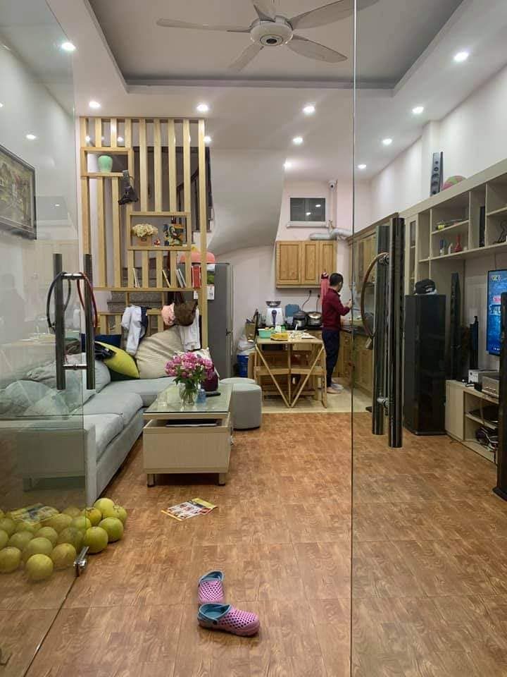 BÁN NHÀ NHÂN HOÀ, THANH XUÂN, GIÁ 3.65 TỶ. DT : 36m2x 4,5 tầng x 4.1m mặt tiền. NHÀ ĐẸP