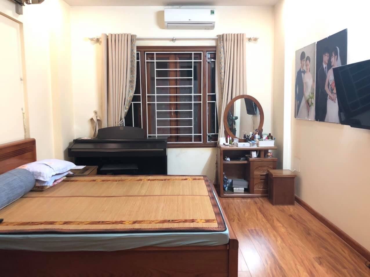 Chủ cần tiền bán nhà 155 Cầu Giấy. ngõ rộng 2 xe ô tô tránh nhau.