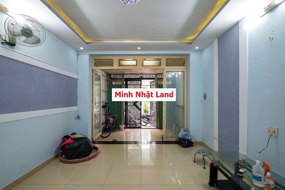 Cần cho thuê nhà nguyên căn 1/ hẻm C9 đường Phạm Hùng Q8 Diện tích : 4 x 16 Kết cấu : 1 trệt 1 lầu