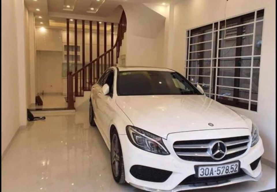 Bán nhà Hoàng Hoa Thám- ô tô vào nhà-63m x 5 tầng. Giá chỉ 6.2 tỷ