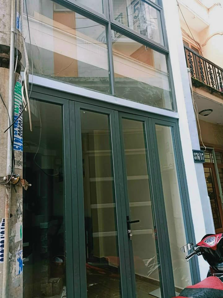 NHÀ NGUYỄN KIỆM P4 GÒ VẤP Diện tích : 3m x 11m Cấu trúc : 1 trệt 2 lầu 4PN 3 WC