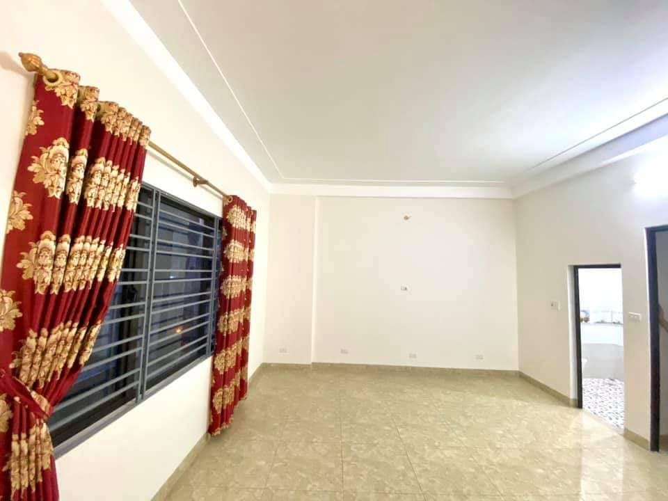 BÁN NHÀ PHỐ BỒ ĐỀ, DT 35m,5 tầng, MT 5,2m. Giá 3,3 tỷ: 094.235.8688