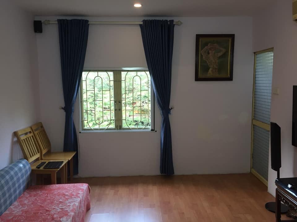 Cho thuê căn hộ tập thể B1 mặt hồ giảng võ ( ở tầng 5 ) 55m2 chia 2 ngủ 1 wc ( nhà ở tầng 5)