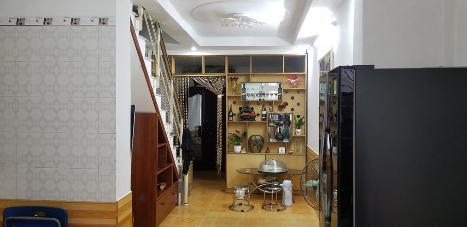 Chính chủ bán nhà ngõ 75 Hai Bà Trưng ( gần Ngã Tư Mê Linh) 35M / 2 tầng ( 2 tầng / 2 ngủ / 2 vs)