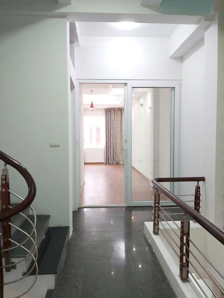 Chính chủ bán nhà 70m2, 5 tầng, ô tô đỗ Cửa, số 223 ngõ 211 khương trung, kinh doanh tốt ngõ rộng.