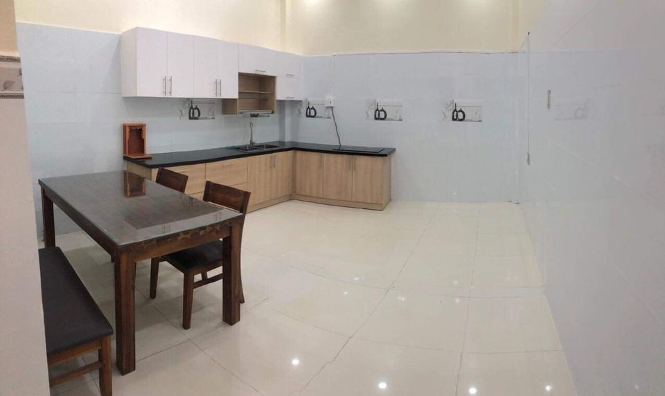 Cho thuê nhà nguyên căn hẻm 1027 Huỳnh Tấn Phát, p Phú Thuận, quận 7 Diện tích nhà 4m x13m.