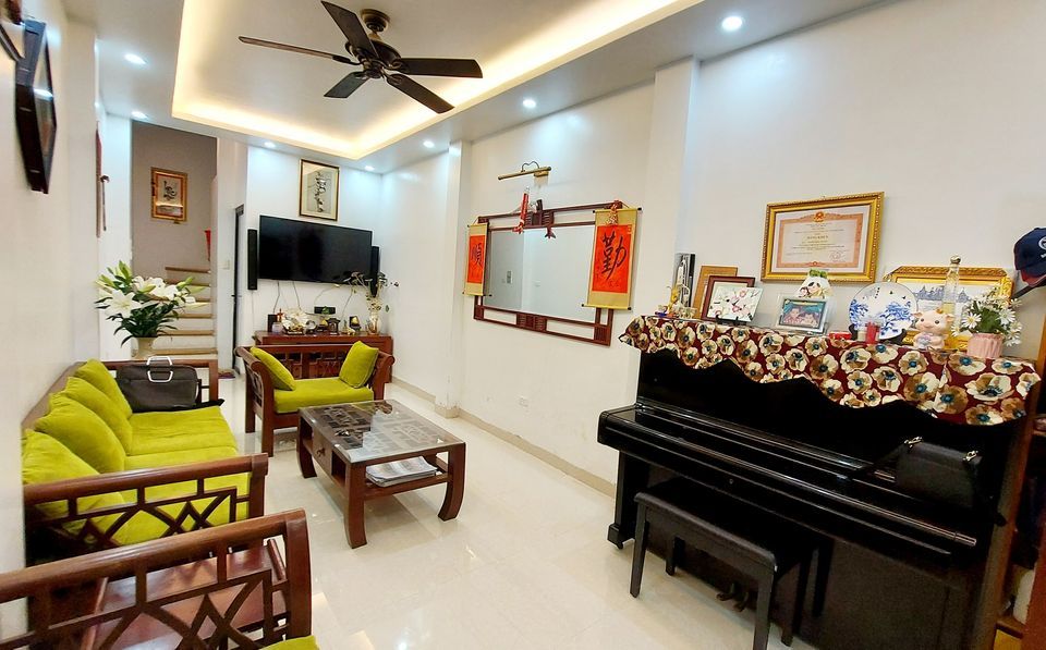 Bán Nhà Mặt Ngõ - Thông Ra 3 Phố - Chỉ 4,5 tỷ Khu vực Thái Thịnh. 40m2, nhà 5 tầng.