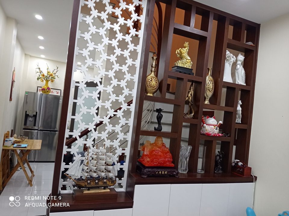 cần bán căn nhà siêu đẹp ở ngay Ngọc Thuỵ Long Biên ô tô đỗ cửa