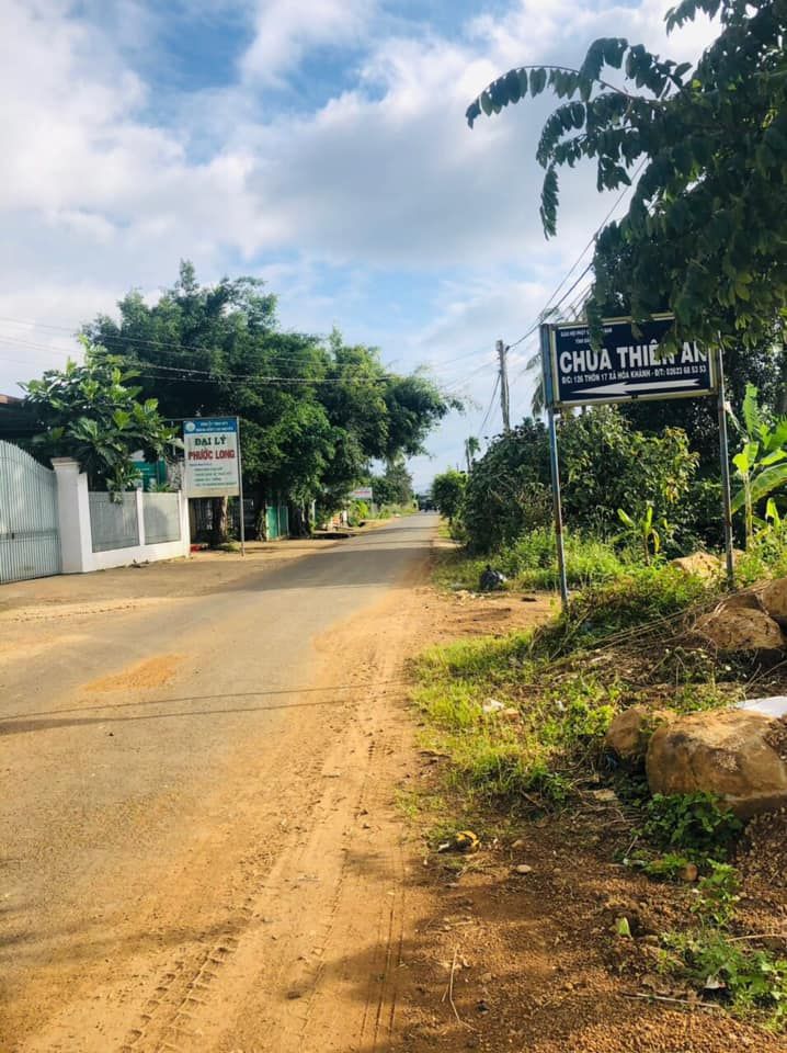 Bán đất CÁCH NGÃ SÁU BMT 8KM gần mọi tiện ích xã hội bán kính 300m DIỆN TÍCH 5x30