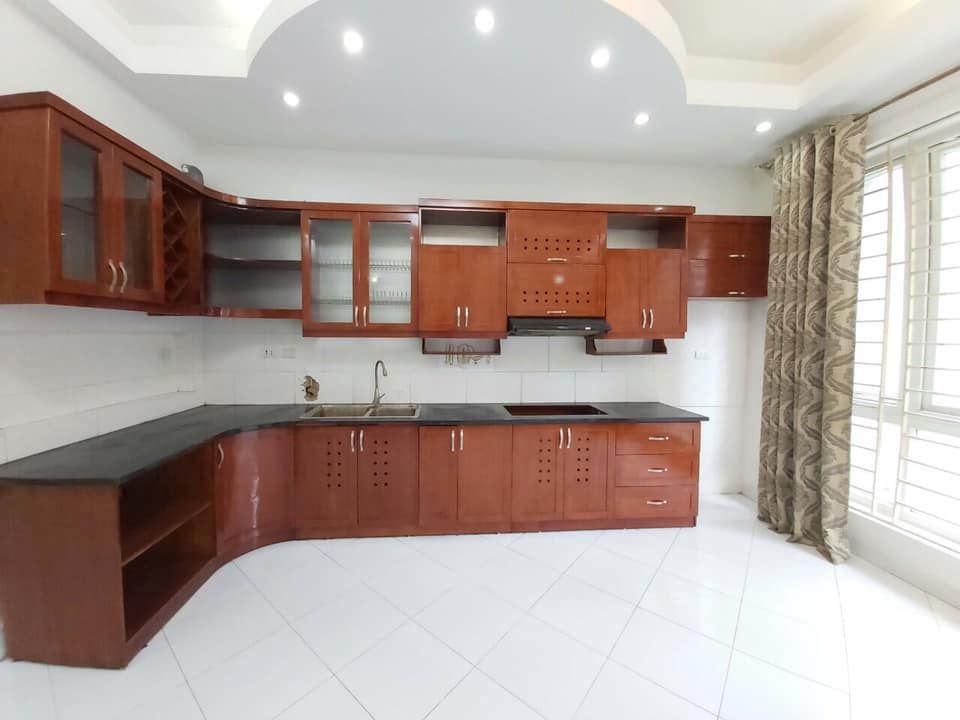 Chính chủ bán nhà 70m2, 5 tầng, ô tô đỗ Cửa, số 223 ngõ 211 khương trung, kinh doanh tốt ngõ rộng.