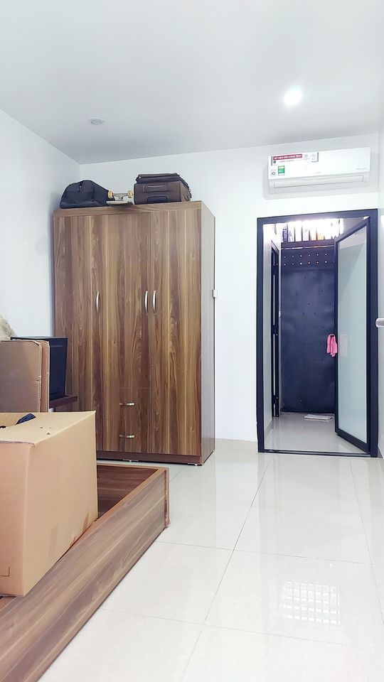 Bán Nhà Mặt Ngõ - Thông Ra 3 Phố - Chỉ 4,5 tỷ Khu vực Thái Thịnh. 40m2, nhà 5 tầng.