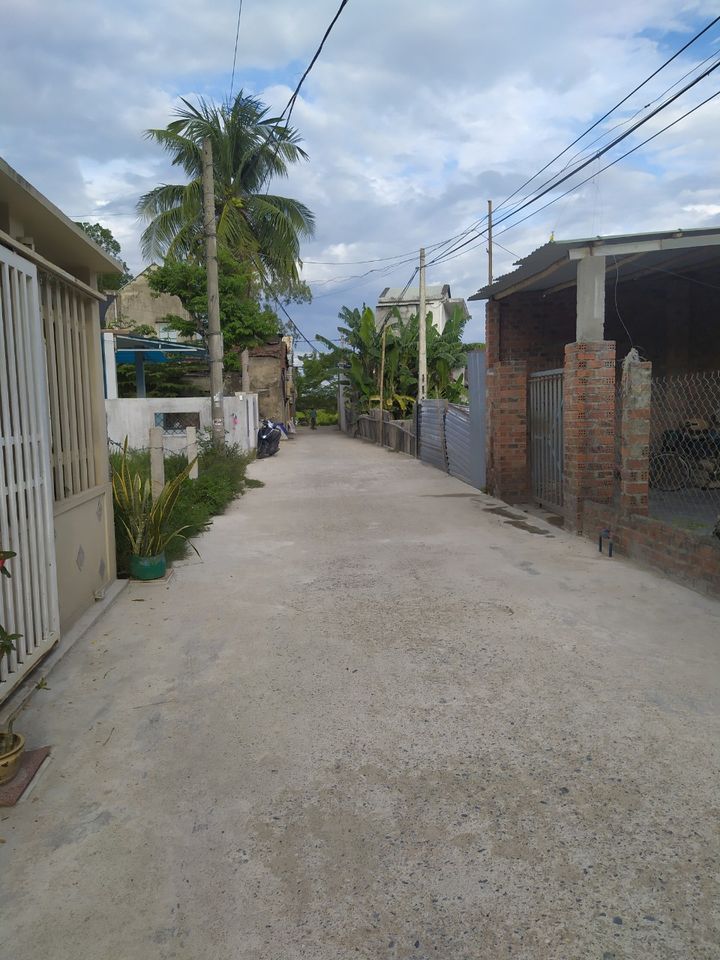 Bán 300m2 đất bê tông, đất Hòa phong Hòa Vang. đường 5m.lh 0935421024