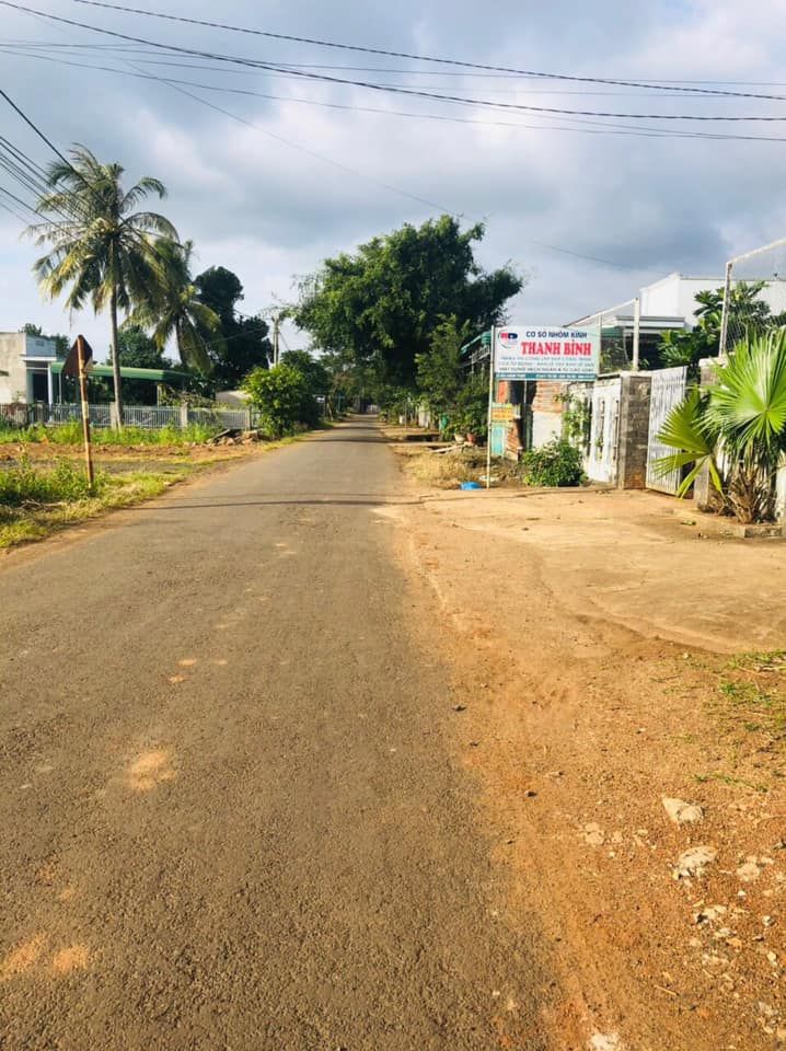 Bán đất CÁCH NGÃ SÁU BMT 8KM gần mọi tiện ích xã hội bán kính 300m DIỆN TÍCH 5x30