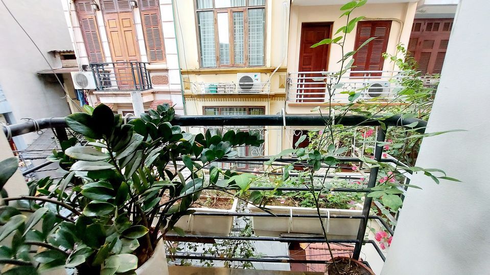 Bán Nhà Mặt Ngõ - Thông Ra 3 Phố - Chỉ 4,5 tỷ Khu vực Thái Thịnh. 40m2, nhà 5 tầng.