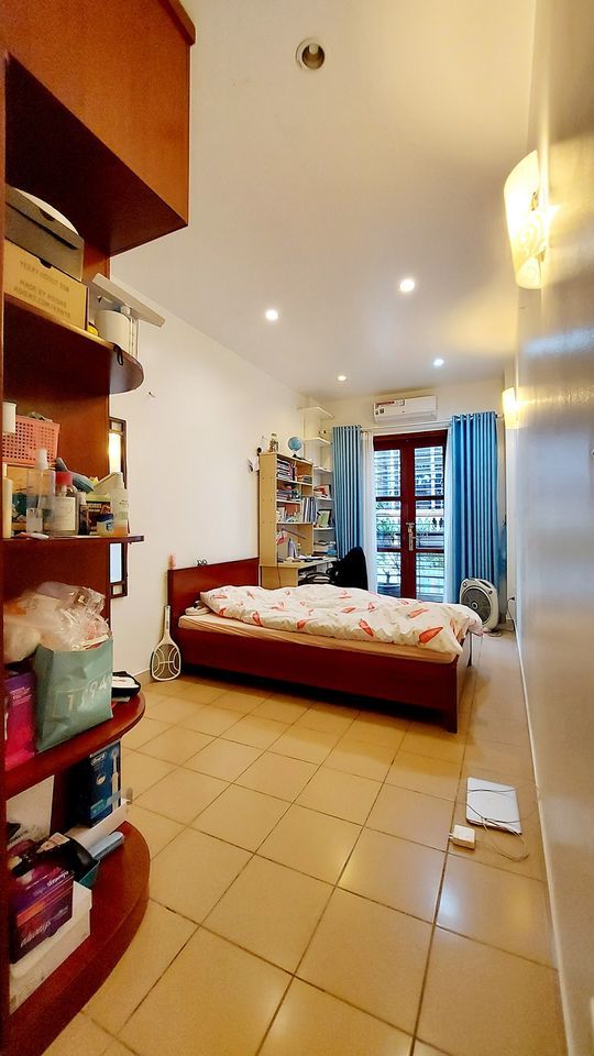 Bán Nhà Mặt Ngõ - Thông Ra 3 Phố - Chỉ 4,5 tỷ Khu vực Thái Thịnh. 40m2, nhà 5 tầng.