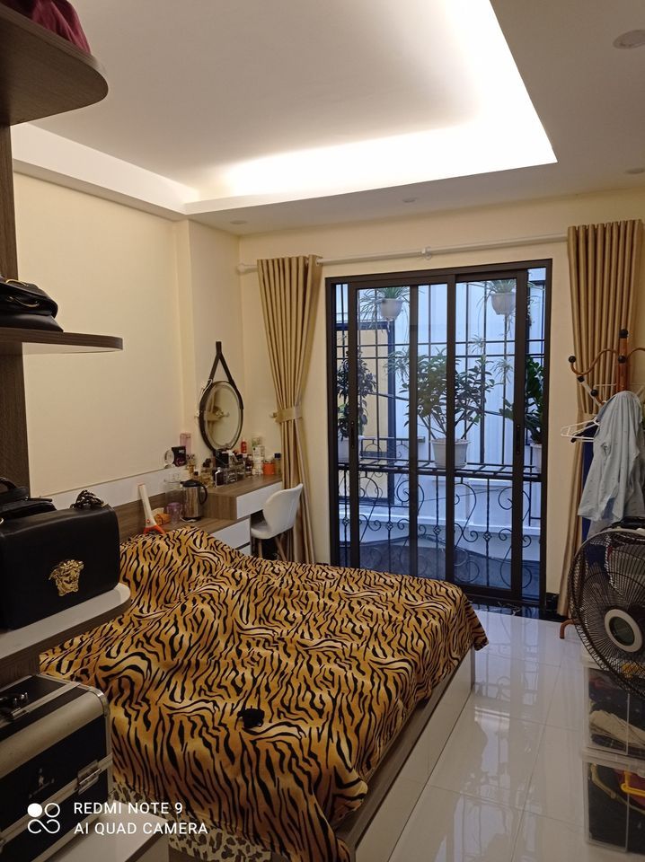 cần bán căn nhà siêu đẹp ở ngay Ngọc Thuỵ Long Biên ô tô đỗ cửa