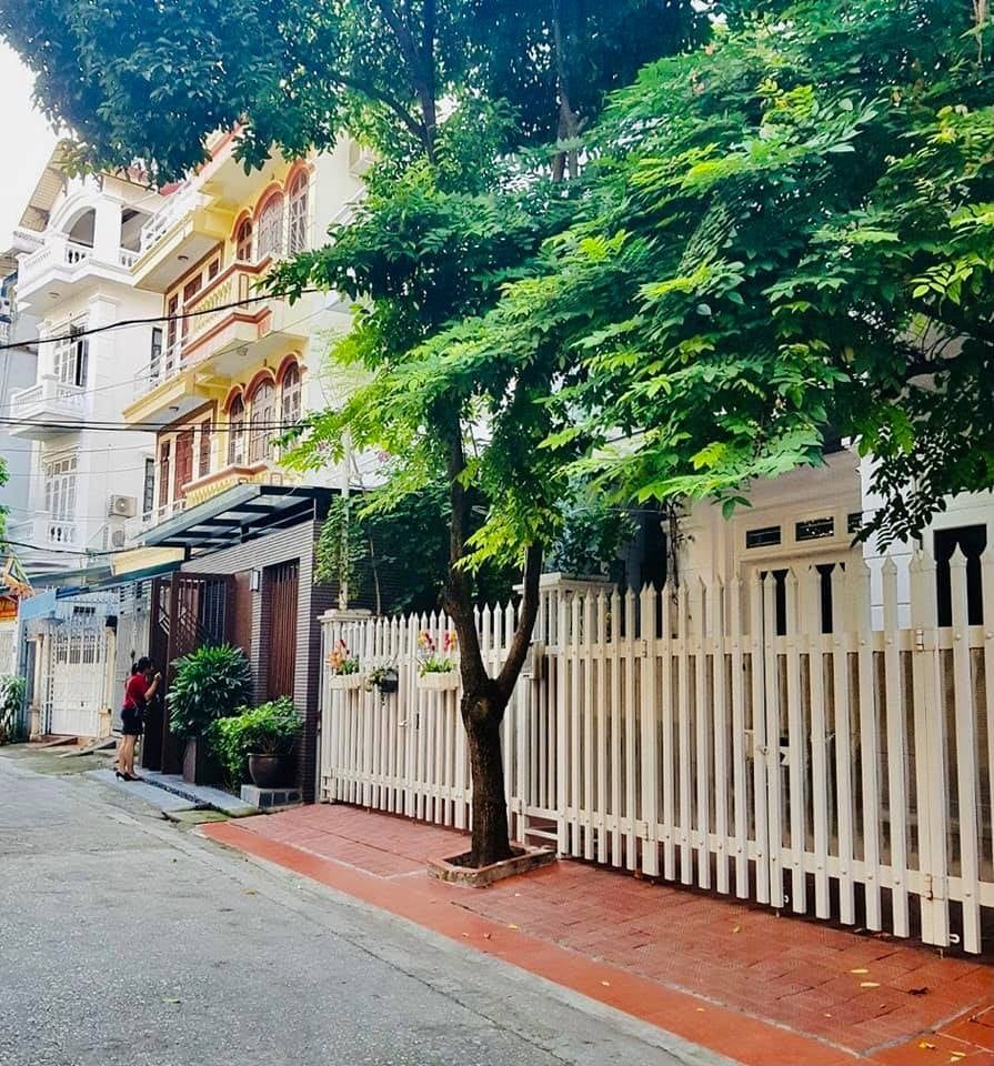 BÁN BIỆT THỰ KIỂU PHÁP- VỈA HÈ- GARA- Ô TÔ TRÁNH- THANG MÁY TẠI QUẬN BA ĐÌNH