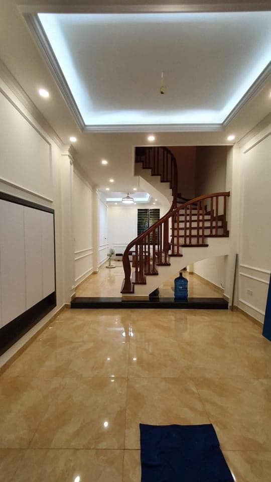 Bán nhà lô góc-1 nhà ra phố- ô tô đỗ cửa-55m x 5 tầng, mặt tiền 4.2m. Giá chỉ còn 3.48tỷ- Tân Mai