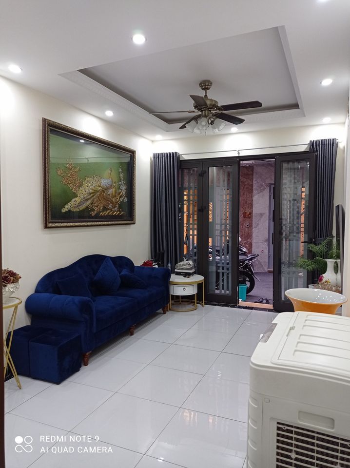 cần bán căn nhà siêu đẹp ở ngay Ngọc Thuỵ Long Biên ô tô đỗ cửa