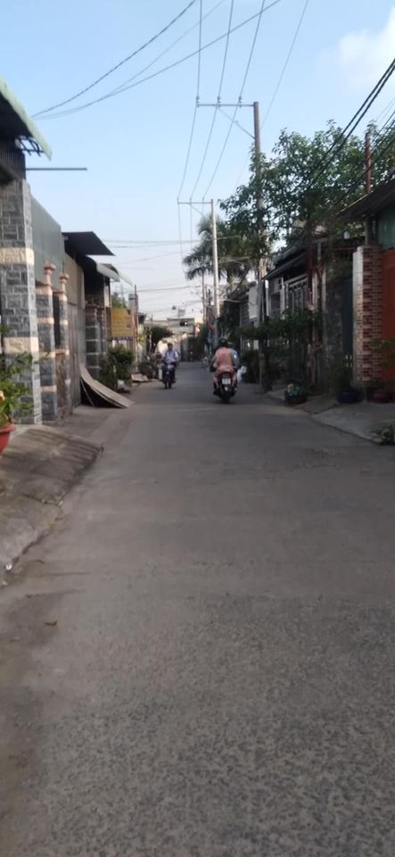 Cần bán nhà đẹp sổ riêng , dọn vào ở ngay . Vị trí nhà thuộc kp1 Tân hiệp, gần chợ nhỏ